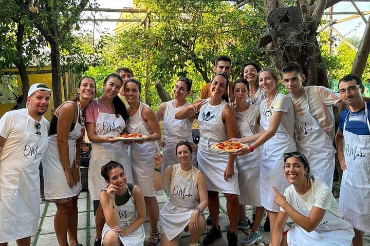 Pizza Workshop in a Sorrento Garden Hands on Experience — photo 1 of 16