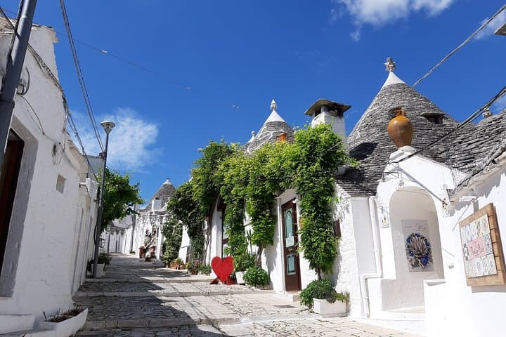 Walking tour of Alberobello capital of Trulli — photo 1 of 4