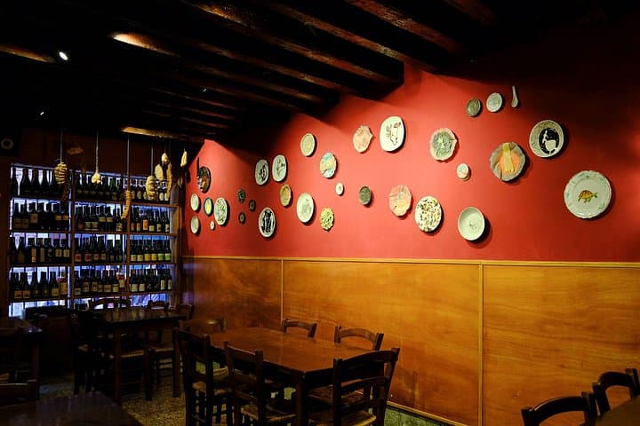 Luxury Natural Wine Tasting with Cicchetti Tapas in Venice — photo 1 of 14