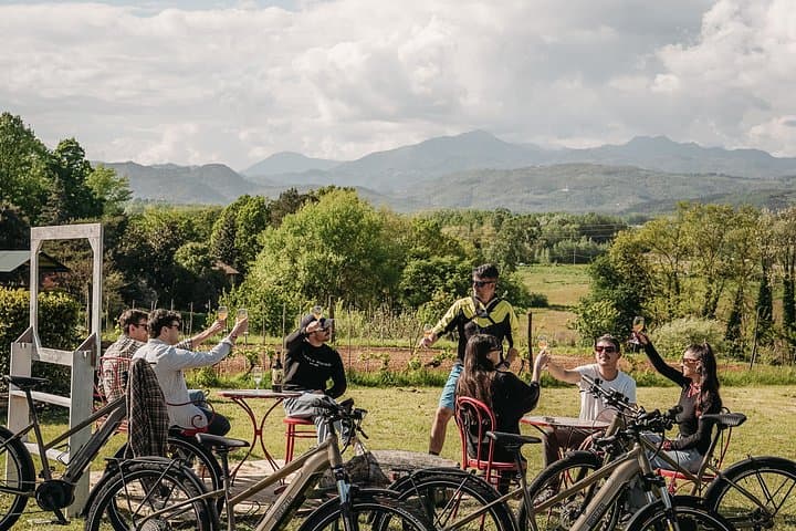 Discover Lucca with E Bike Rentals — photo 1 of 3