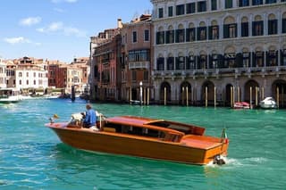 Venice Private Water Taxi from your Hotel to Santa Lucia Station