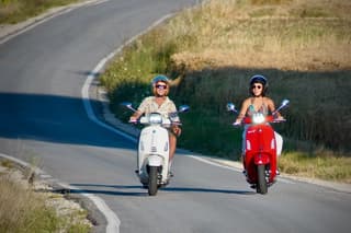 Vespa Tour in Spello and Assisi with Pic Nic or Lunch