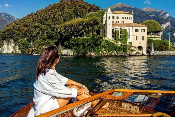 2h Tour with Vintage Wooden Boat on Lake Como — photo 1 of 10