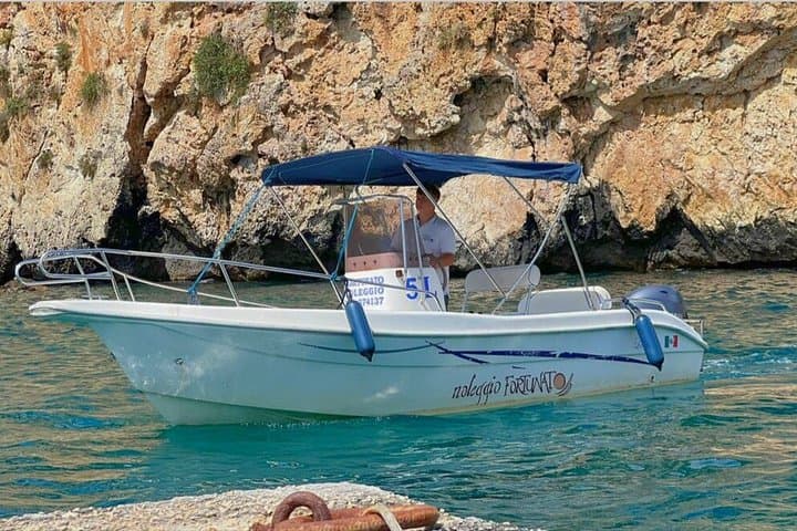 Motor boat rental in Castro — photo 1 of 6