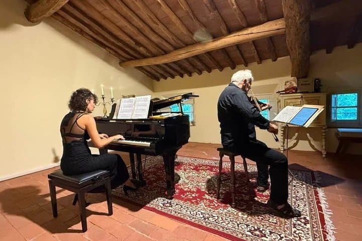 Private Concert in the Artist's House on the Hills of Lucca — photo 1 of 22