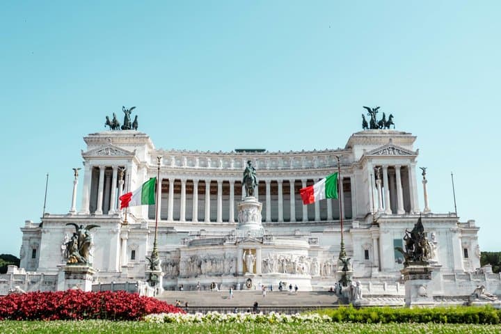 Rome: Vittoriano Monument Tickets Skip-the-Line Elevator Access — photo 1 of 10