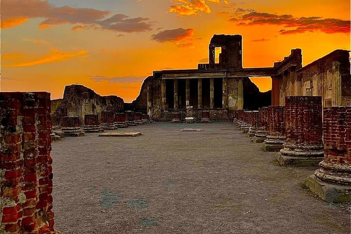 Pompeii tour at sunset time - A visit away from the crowds — photo 1 of 9