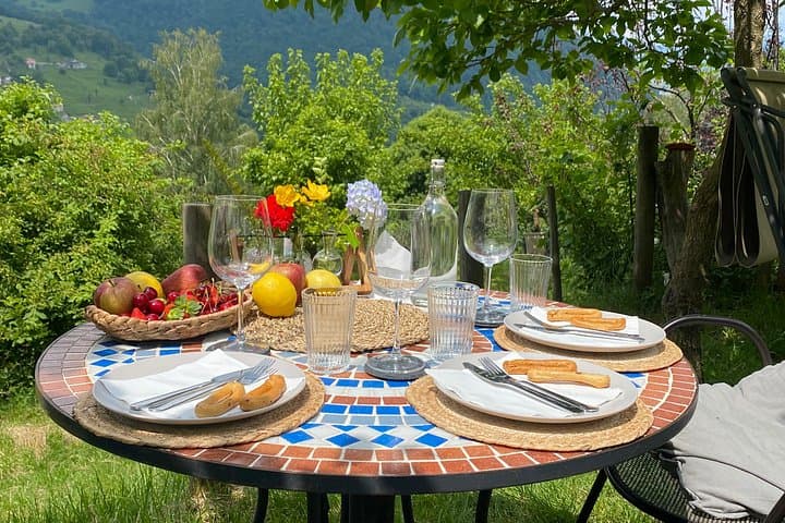 Lake Como Walk with Picnic — photo 1 of 11