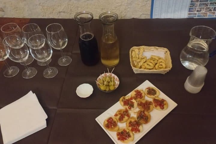 Wine and Food Tasting of Wines and Typical Products — photo 1 of 7