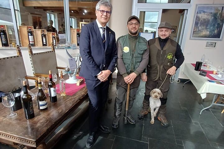 Private Truffle Hunt Wine Tour Tasting lunch 8 wines sommelier — photo 1 of 36