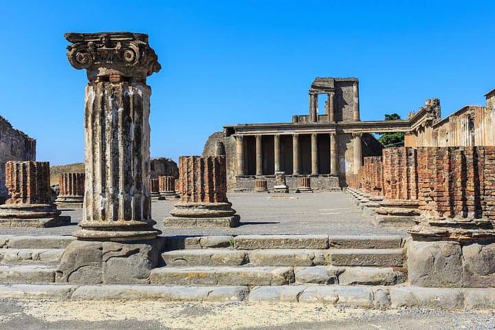 Visit Pompeii from Positano with Pizza Lunch — photo 1 of 7
