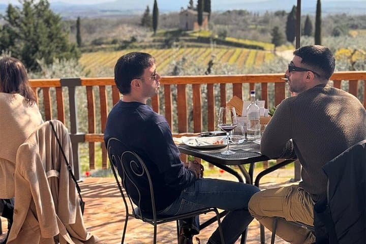 Classic Wine Tasting with Traditional Tuscan Products — photo 1 of 13