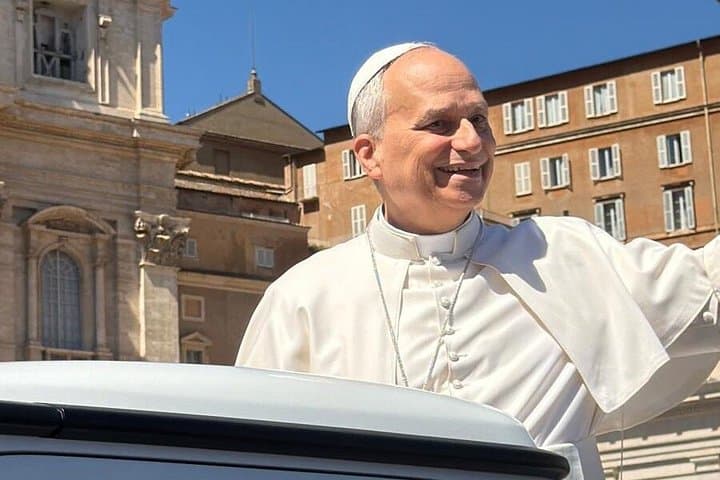 Vatican Easter Mass with Pope Leo XIV — photo 1 of 14