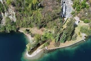 Discover the hidden waterfall of Lake Orta in Kayak