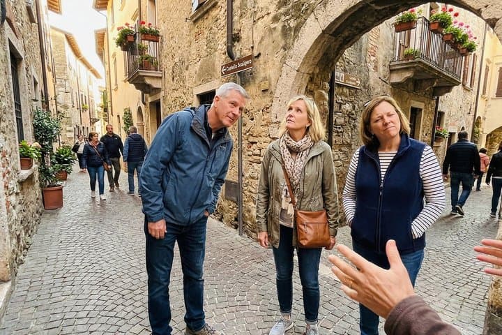 Private Walking Tour in Sirmione Heritage & Castle — photo 1 of 5