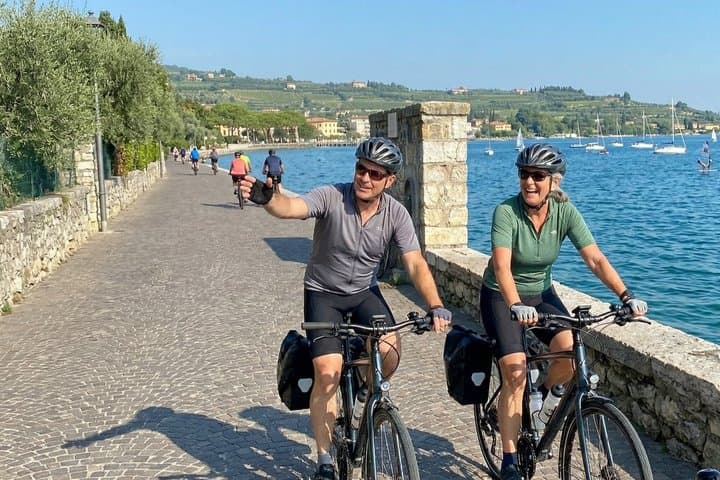 Private Bike Tour in Sirmione Wine Landscape Journey — photo 1 of 7