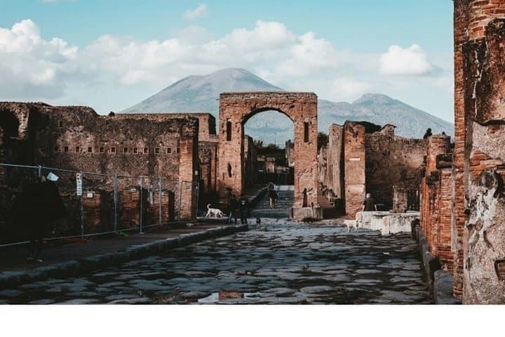 Pompeii and Herculaneum Guided Group Tour with lunch — photo 1 of 3
