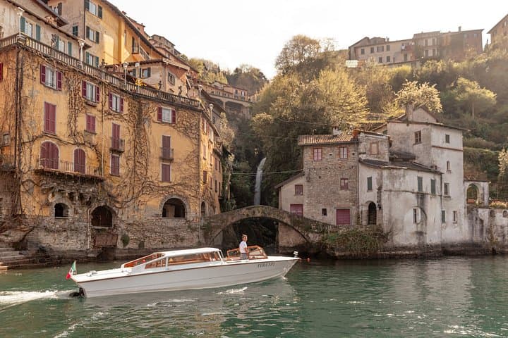 Private Venetian Limousine Tour on Lake Como — photo 1 of 21
