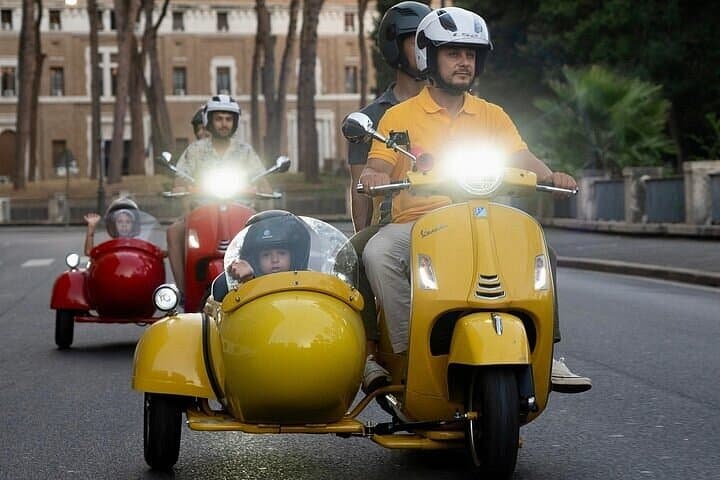 Vespa Sidecar Tour with Pickup from Hotel and Dropoff 90 minutes — photo 1 of 8