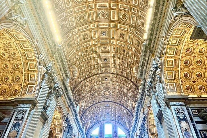 Papal Audience Access with Host in Vatican City — photo 1 of 5