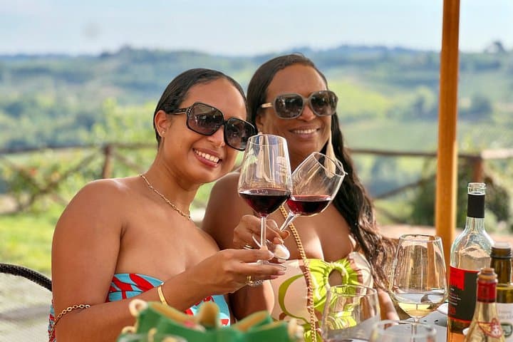 Chianti Wineries Tour, Medieval Villages, Lunch, Wine Tastings — photo 1 of 45