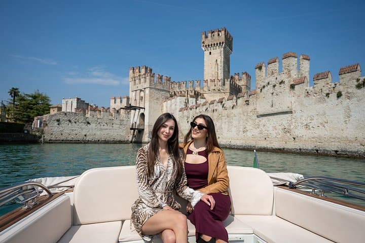 Private Romantic Motorboat Tour From Sirmione — photo 1 of 25