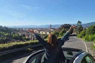 Florence Open Sky Tour in Fiat 500 Electric and Tasting