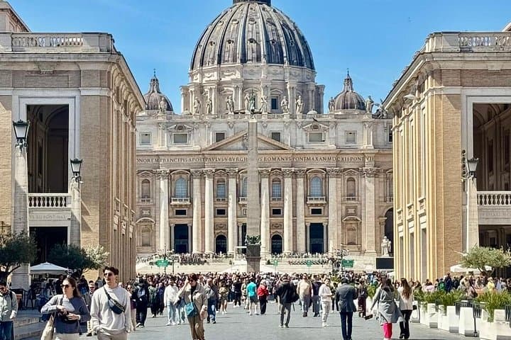 Vatican Museum & Sistine Chapel with Basilica Guided Tour — photo 1 of 25