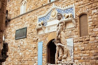 Dark Side of the Medici Family Private Tour With a Local Guide