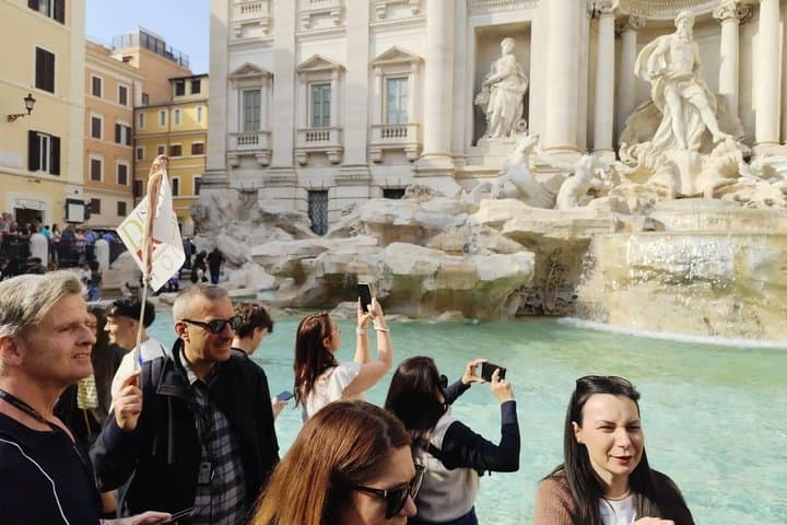 Trevi Fountain Guided Tour with Exclusive Access — photo 1 of 11