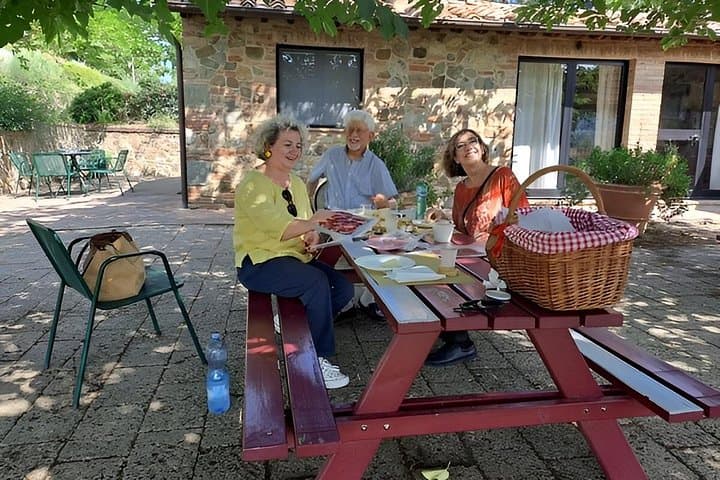Private Val d’Orcia Tour with Picnic & Relax in Bagno Vignoni — photo 1 of 9