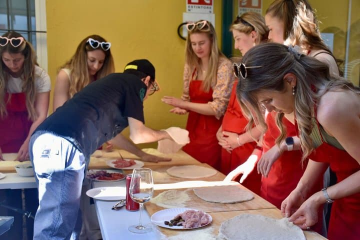 Premium Pizza Making Class at a Pizzeria in Como — photo 1 of 27