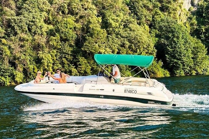 Explore Lake Como Boat Tours with Scenic Views — photo 1 of 7