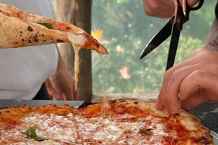 Authentic Pizza & Tiramisu Class in a Sorrento Lemon Garden — photo 1 of 35