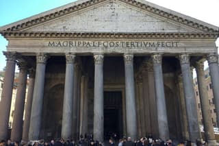Rome Pantheon Fast Track Entrance with Audio Guide and Host