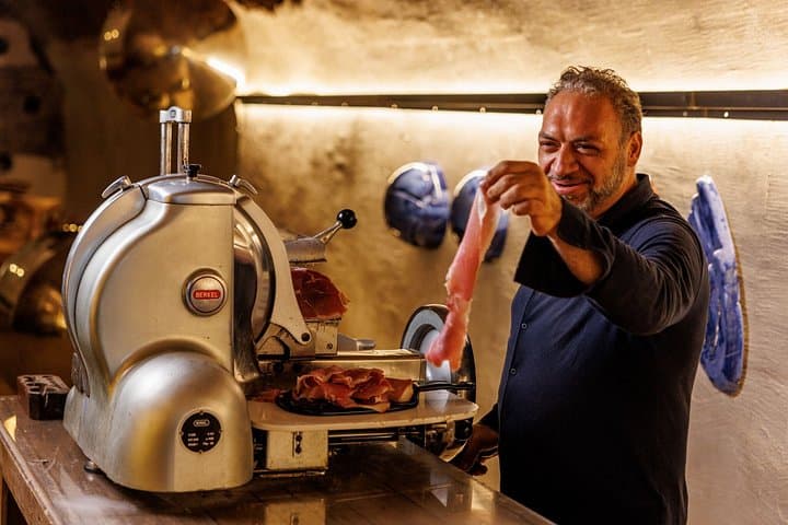 Wine Tasting and Food Pairing in Underground Cellar in Rome — photo 1 of 9