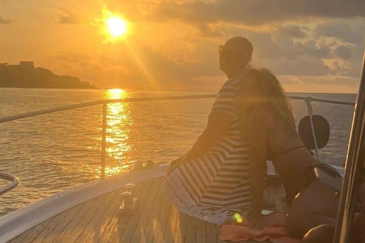 Sunset aperitif on the coast of Ischia by boat with skipper — photo 1 of 5