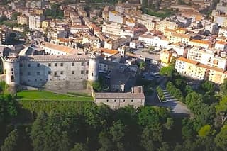 From Rome Ancient Castle Tour of Bracciano Orsini with Lunch