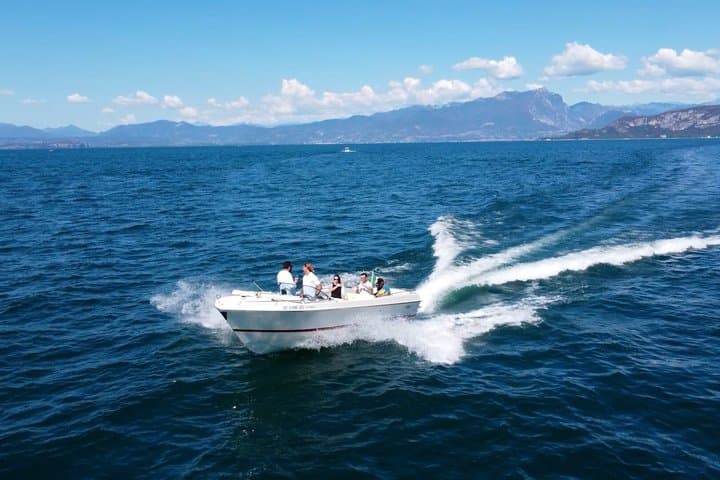 2 hours Private Boat Tour from Lazise to Sirmione — photo 1 of 9