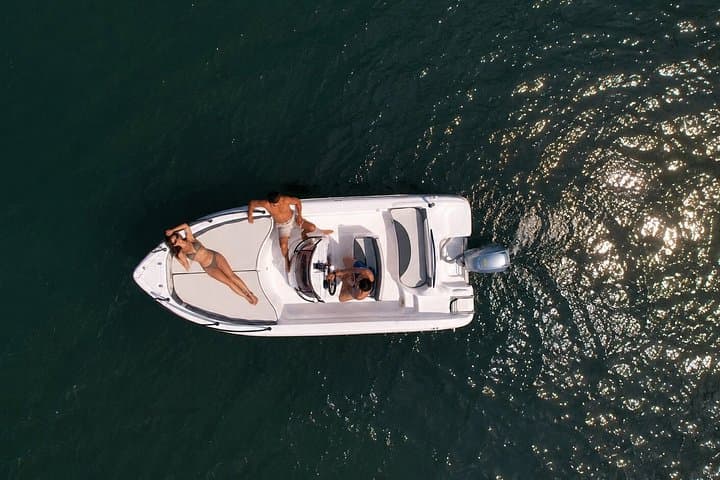 Lake Como Self Driving Boat Without Experience — photo 1 of 8