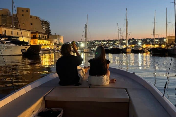 Boat excursion to the golden hour of Naples — photo 1 of 20