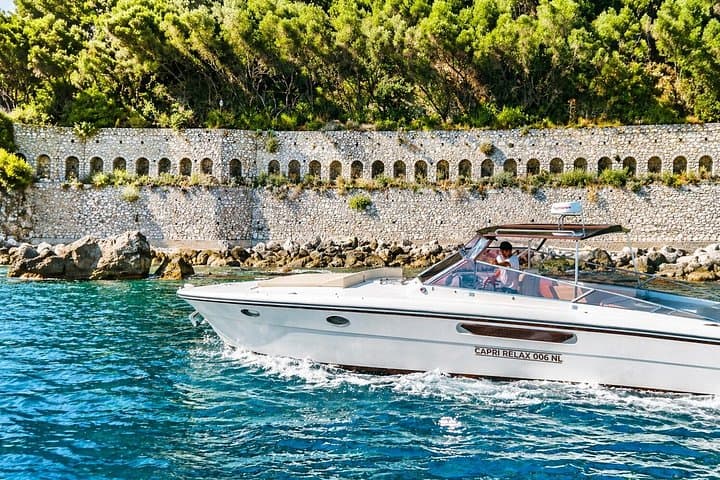 Half day around Capri by Itama 38 speedboat — photo 1 of 9
