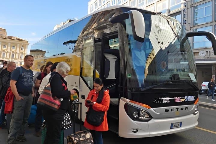 Fiumicino Airport FCO Bus to Rome Vatican and Termini Stops — photo 1 of 4