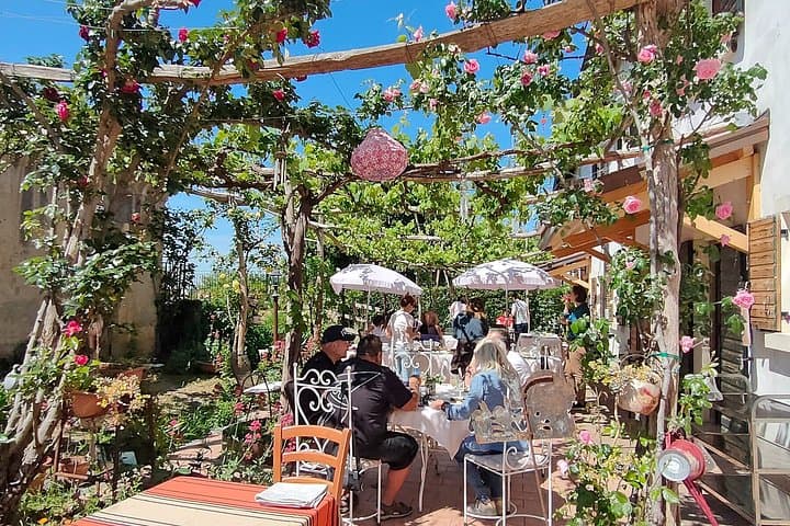 Guided walk in the Verona hills with seasonal vegetarian meal — photo 1 of 15