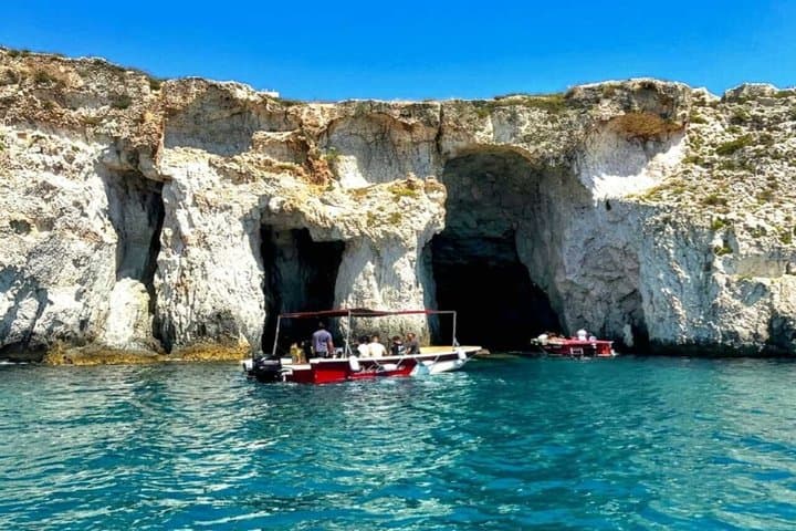 Syracuse Boat tour of the island of Ortigia and sea caves — photo 1 of 11