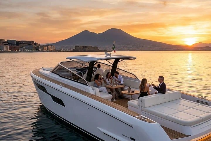 Sunset Boat Experience Enchanting in the Gulf of Naples — photo 1 of 7