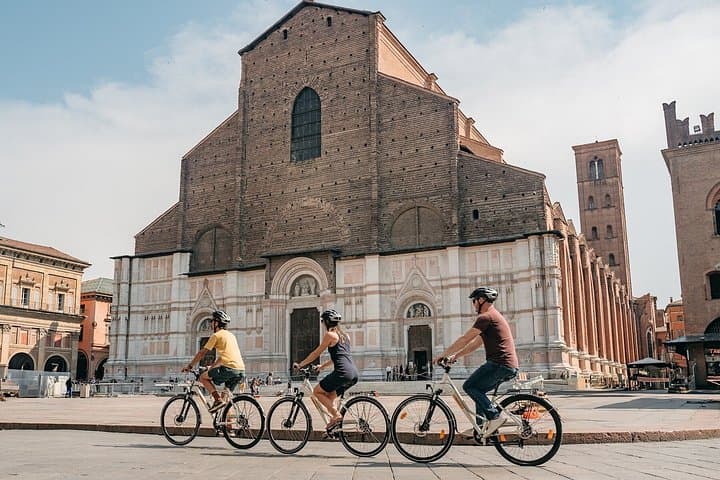 Bologna Bike Tour: explore the Old Town & Secret Spots — photo 1 of 12