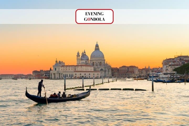 Romantic Evening Gondola Ride on the Grand Canal — photo 1 of 8
