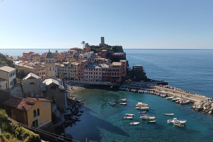 Cinque Terre in the Morning with Manarola Vernazza and Wine — photo 1 of 8