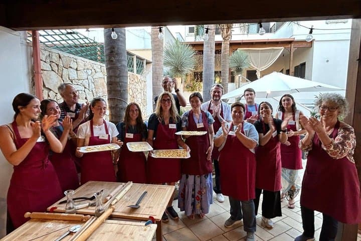 Cooking class with family and in the garden of an old boathouse — photo 1 of 46